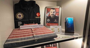 Şehit polis memurunun saçma isabet eden telefonu müzede görenleri duygulandırıyor