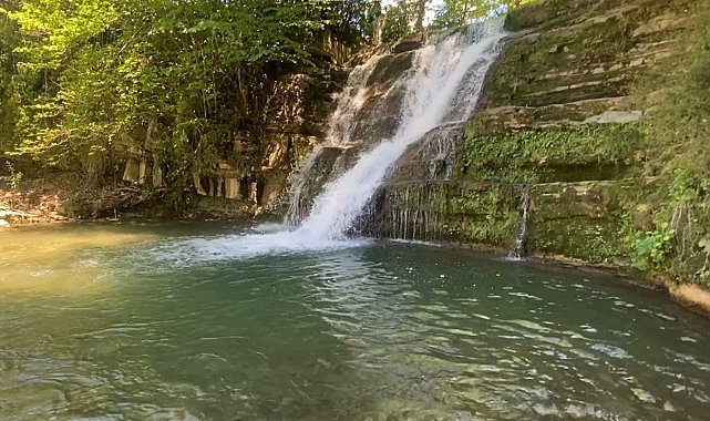 Şelaleden düşen genç yaralandı