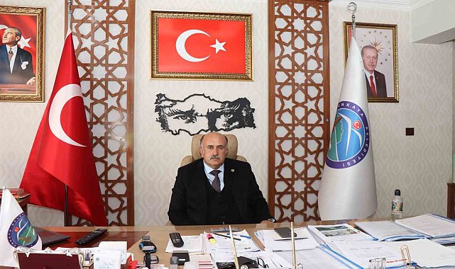 Şenkaya Belediye Başkanı Görbil Özcan partisinden istifa etti