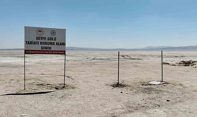 Seyfe Gölü'nde bilgilendirme tabelalarına vandalizm