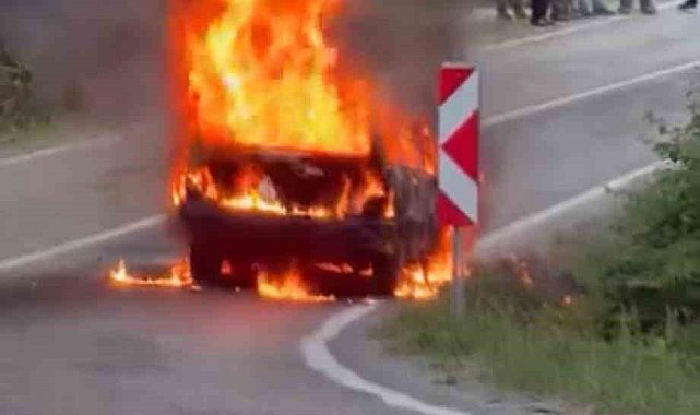 Seyir halindeki otomobil alev topuna döndü