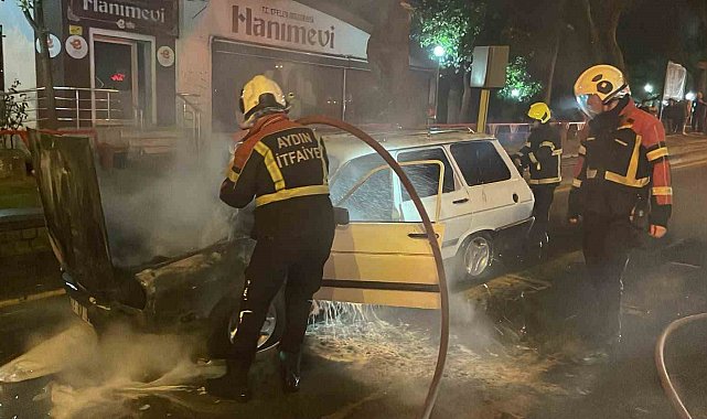 Seyir halindeyken alev alan otomobil, kullanılamaz hale geldi