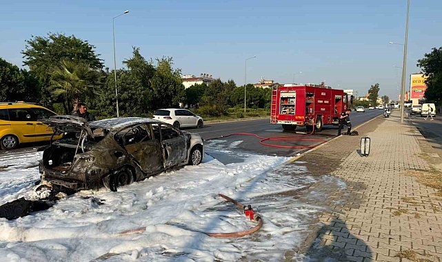Seyir halindeyken aniden alev alan otomobildeki 4 kişi yaralandı