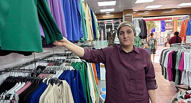Sıcak havalarda koyu renk tercih eden vatandaşlara esnaftan uyarı