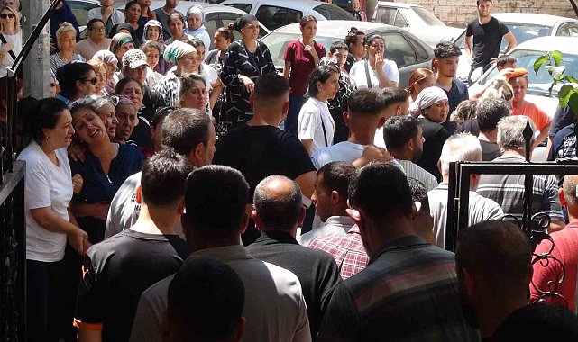 Silahlı saldırıda öldürülen baba ve oğluna hüzünlü veda