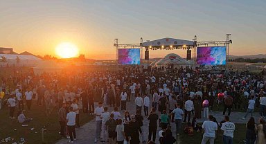 Sinan Akçıl, Malazgirt'te sevenleriyle buluştu