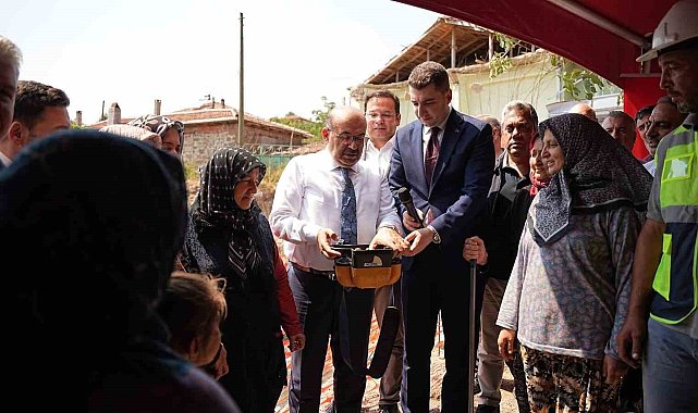 Sındırgı'da deprem konutları hak sahiplerine teslim edildi