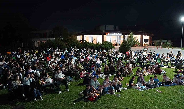 Sinema geceleri renkli görüntülerle sona erdi