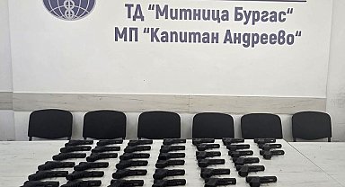 Sınır kapısında incir yüklü tırda 45 adet silah ele geçirildi