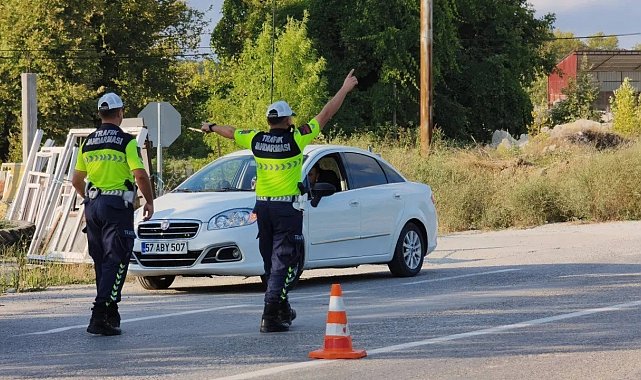 Sinop'ta jandarmadan trafik güvenliği için 724 denetim