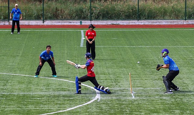 Sivas'ta Kriket Türkiye Şampiyonası başladı