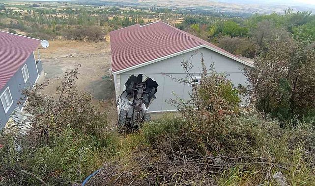 Sivas'ta traktör evin duvarını yıktı: 8 yaşındaki çocuk yaralandı