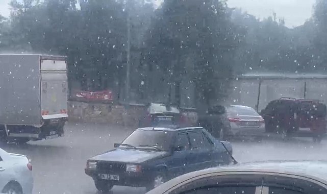 Sivrihisar'da sağanak yağmur etkili oldu