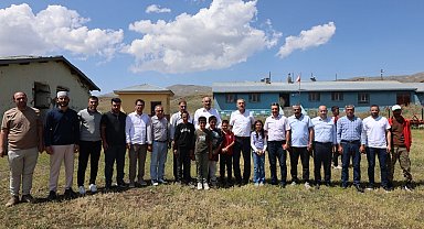 Siyasetçilere taş çıkartan Vali