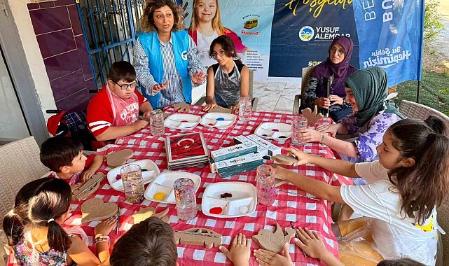 Sokak sokak dolaşarak bin engelli bireyin yüzünü güldürdüler