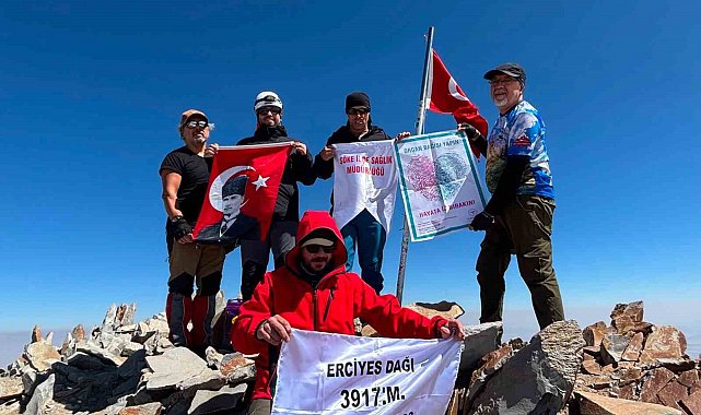 Söke'nin sağlık kahramanları Erciyes'in zirvesinden organ bağışı çağrısı yaptı