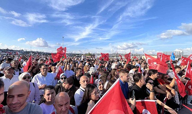 SOLOTÜRK'ten Zafer Bayramı için İstanbul'da nefes kesen gösteri