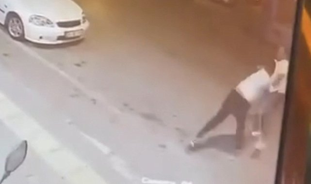 Sözlü tartışma büyüdü, yumruklar havada uçuştu