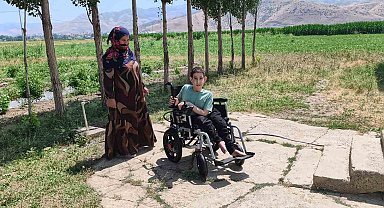 Spina Bifida hastalığı bulunan Yusuf'a akülü sandalye desteği