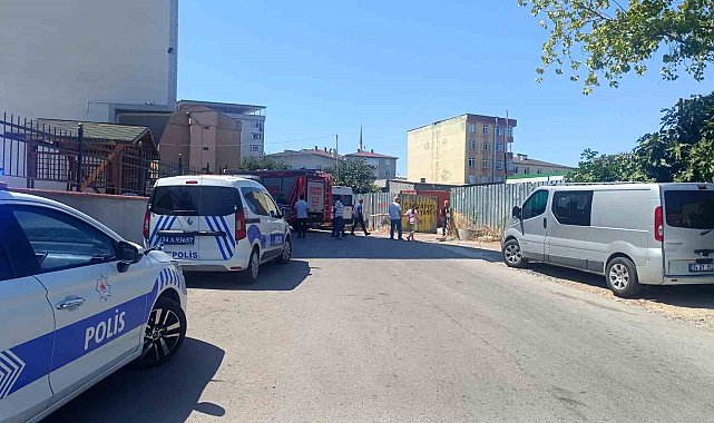Sultanbeyli'de çatıyı kaldırmaya çalışan 2 işçi altında kaldı: 1'i ağır yaralı