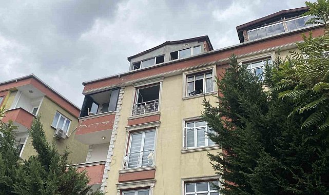 Sultangazi'de çocuk odasında başlayan yangın tüm daireyi sardı: Bina tedbir amaçlı boşaltıldı
