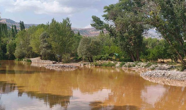 Tağar Çayı'nda çamur aktı: Vatandaşların yüzme keyfi yarım kaldı