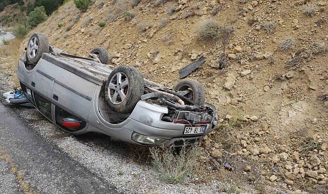 Takla atan otomobildeki 2 kişi ölümden döndü