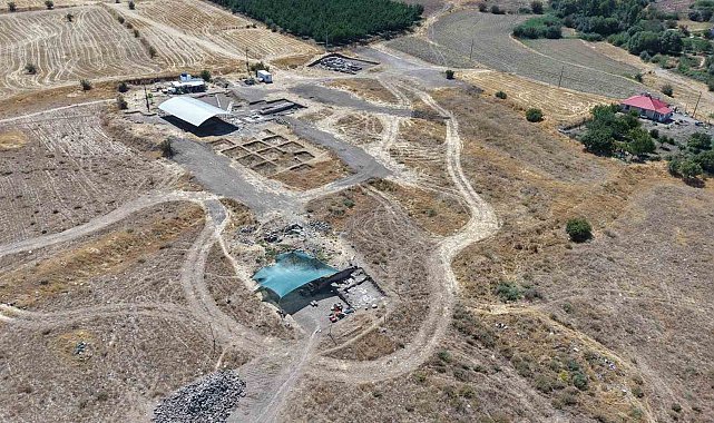 Tarlada fidan dikerken bulunan mozaiğin ardından dev yerleşim gün yüzüne çıktı
