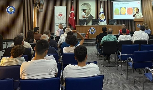 Tarsus'ta turunçgil üreticilerine doğru hasat eğitimi