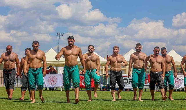 Taşköprü'de başpehlivan ve karakucak güreşleri nefes kesti