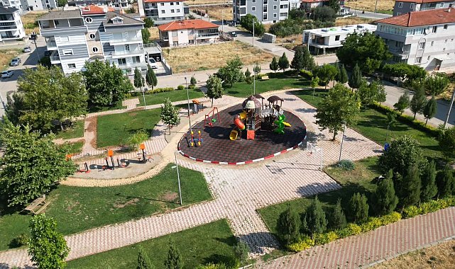 Tavas'ın parkları çocuklar için daha güvenli ve modern hale getiriliyor
