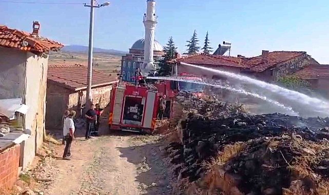 Tavşanlı'da yangın paniği: Alevler evlere ulaşmadan söndürüldü