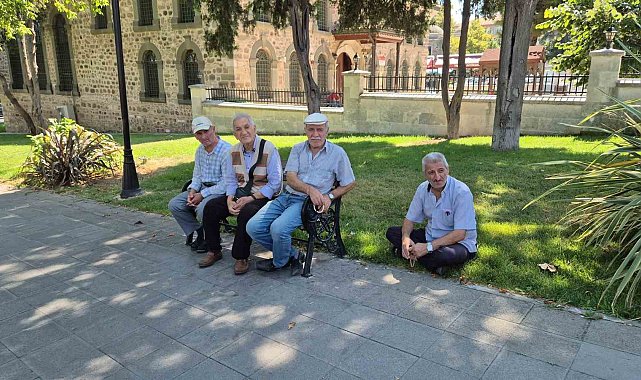 Tekirdağ'da sıcak hava bunaltıyor: Vatandaşlar gölgelik alanlara akın etti