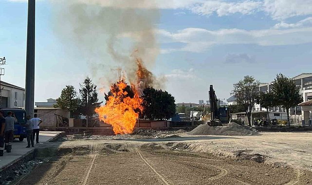 Tekirdağ'da yol çalışması esnasında korkutan yangın: Alevler metrelerce havaya yükseldi