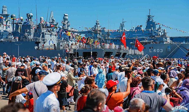 TEKNOFEST Mavi Vatan'da hava araçlarının gösterileri nefes kesti