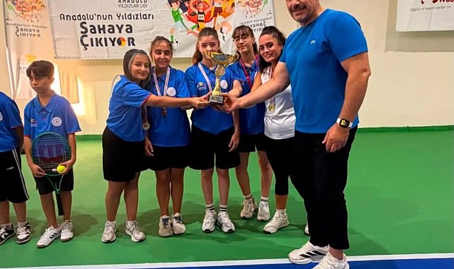Tenisçiler yarı finale yükseldi