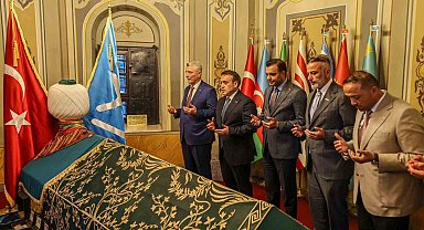 Ticaret Bakanı Bolat, Ertuğrul Gazi Türbesi'ni ziyaret etti