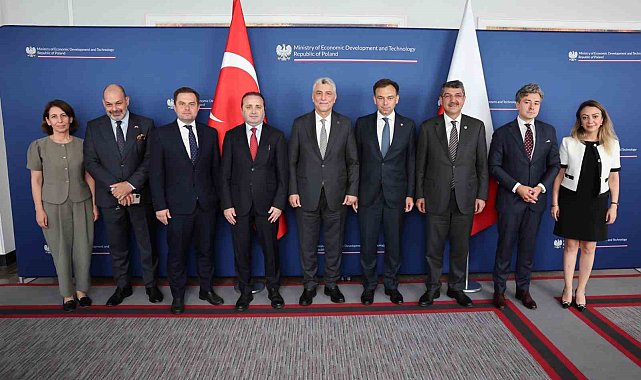Ticaret Bakanı Bolat, Polonya Maliye Bakanı Domanski ile bir araya geldi