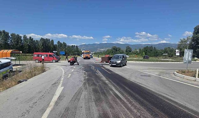 Tokat'ta traktör ile hafif ticari araç çarpıştı: 1'i ağır 5 yaralı