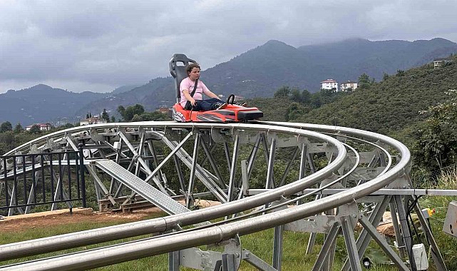 Trabzon'da dağ kızağına turist akını: Metrelerce kuyruk oluşuyor