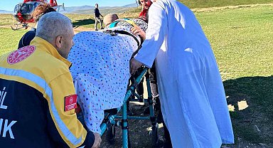 Trabzon'daki Eğrisu Yaylası'nda düşerek yaralanan hasta, ambulans uçakla Kanuni Eğitim ve Araştırma Hastanesi'ne getirildi