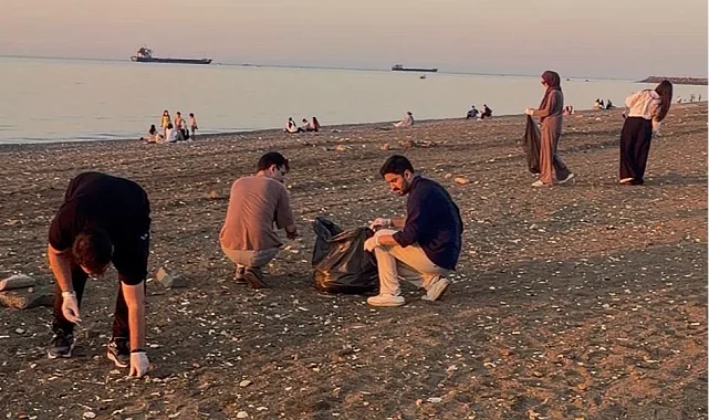 Trabzon'da Gençlik Meclisi'nden Ayasofya sahilinde çevre temizliği