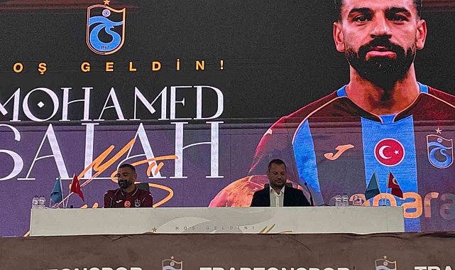 Trabzonspor'da Salah yaklaşık 30 bin taraftar önünde imza attı