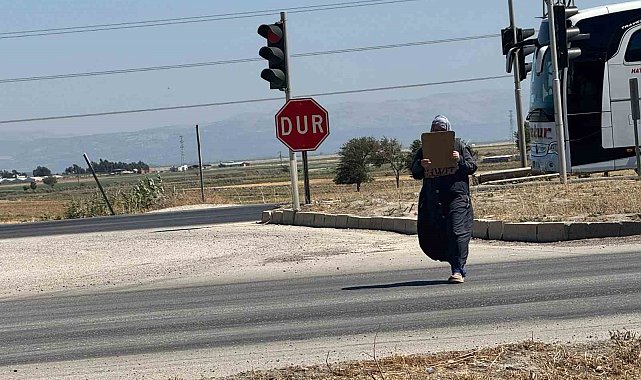 Trafik ışıklarındaki dilenciler, zabıtayla karşılaşınca arkalarına bakmadan kaçtılar