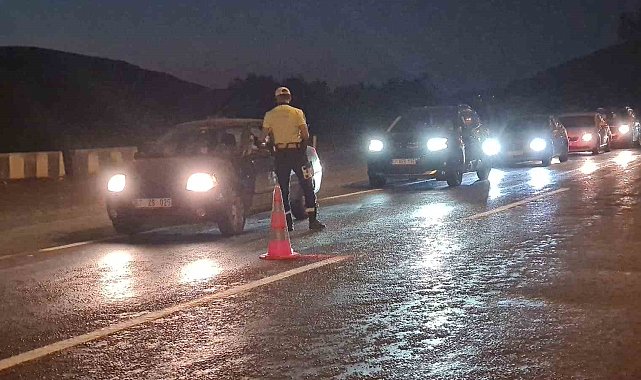 Trafik polislerinden gece denetimi