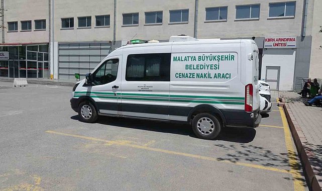 Traktör şarampole devrildi: Sürücü hayatını kaybetti