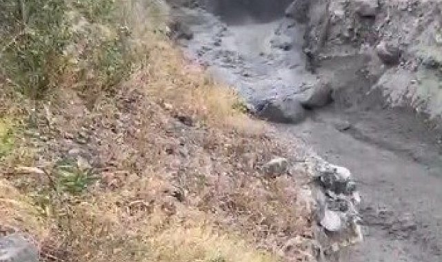 Tunceli'de heyelan anı kameralara yansıdı