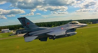 Türk F-16'ları Estonya semalarında