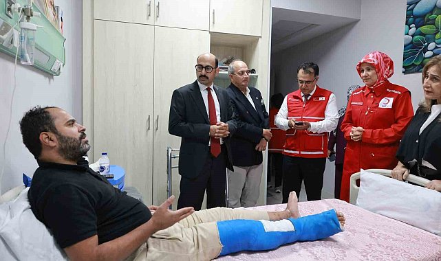 Türk Kızılay Genel Başkanı Yılmaz, Kahire'de Gazzeli hastaları ziyaret etti