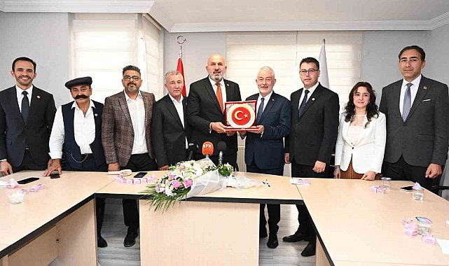 Türkiye Muhtarlar Konfederasyonu'ndan Başkan Başdeğirmen'e 'Yılın En Başarılı Belediye Başkanı' ödülü
